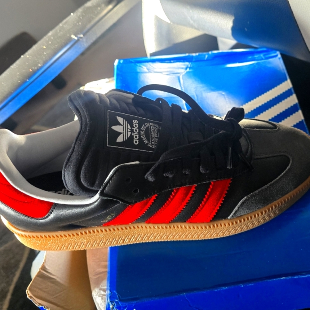 Adidas Black and White Sneakers. Rare Suede Toe)1